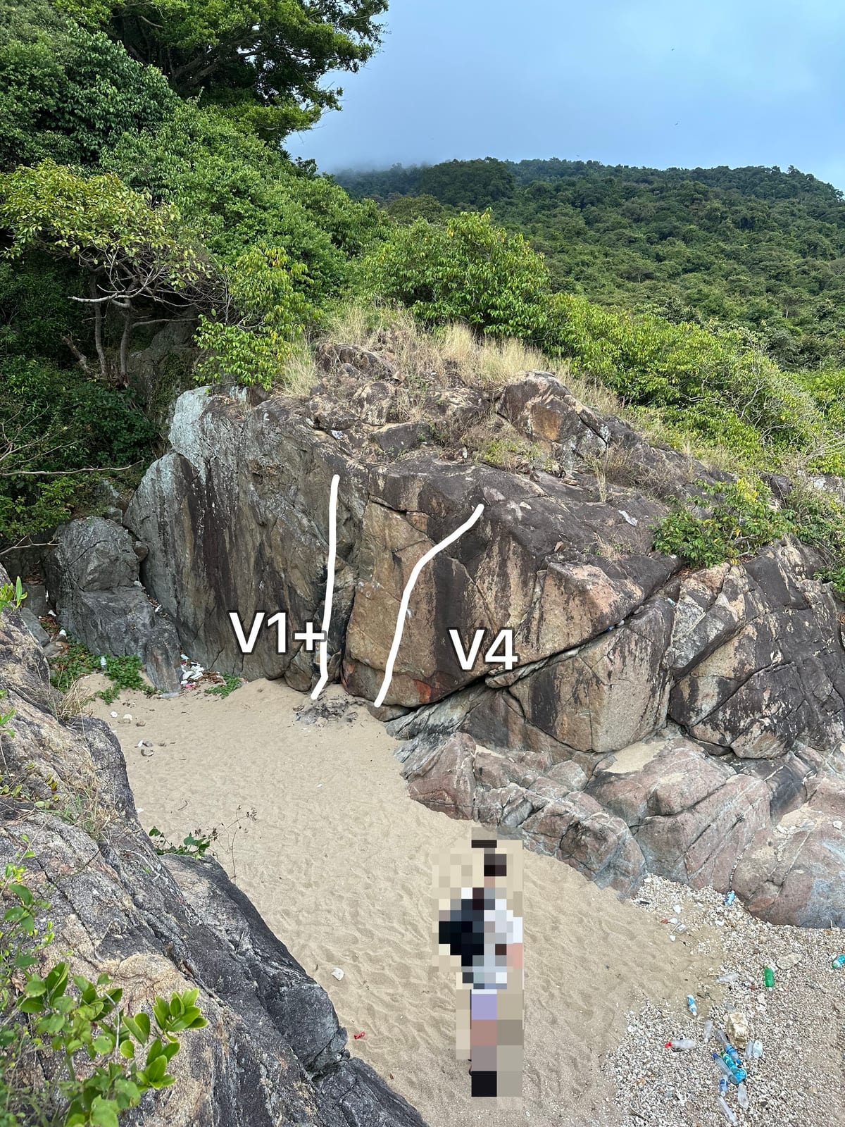 Topo of the V1+ sit start and V4 stand start at Ghenh Bang, Son Tra, Da Nang
