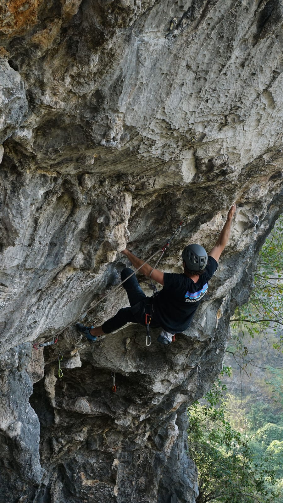 Steep hueco climbing on Jab at Boxing Ring in the Sky crag, Yangshuo